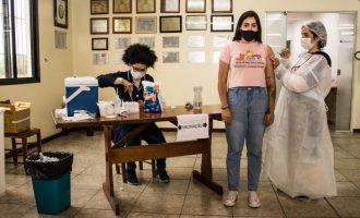 NESTE SÁBADO : Vacinação contra a Covid-19 alcança público com 23 anos ou mais
