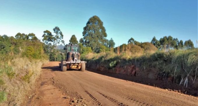 Município realiza manutenção de estradas na zona rural