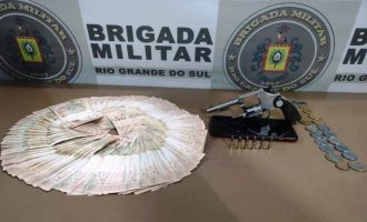 Revólver e R$5 mil apreendidos no bairro Simões Lopes