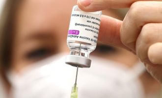 Imunossuprimidos receberão vacina de reforço na terça-feira