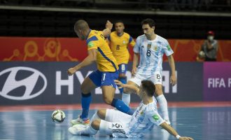HEXA ADIADO : Brasil eliminado pela Argentina no Mundial de Futsal