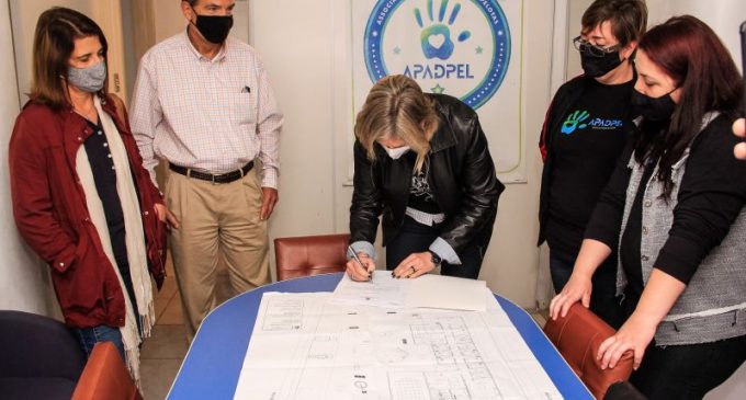 APADPEL : Paula assina projeto para doação de terreno