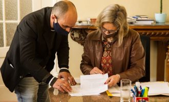 AUXÍLIO EMERGENCIAL :  Prefeita recebe lista de mulheres contempladas