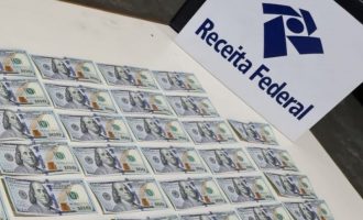 Operação Conjunta da Receita Federal apreende mercadorias estrangeiras e 8 mil dólares com passageiros de ônibus de turismo em Pelotas