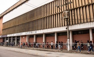 Quase 1 mil pessoas comparecem à vacinação na Escola Pedro Osório