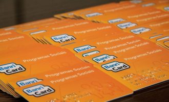 Cartões do Auxílio Pelotense começam a ser entregues