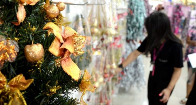 Um em cada três consumidores vai utilizar o 13° salário para compras de Natal