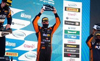 Robe sobe ao pódio em Santa Cruz