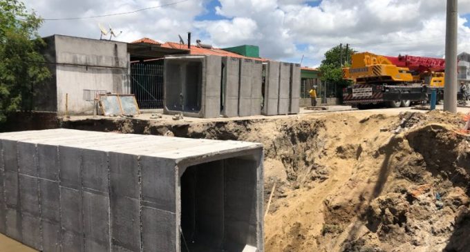 Sanep instala estrutura de sustentação da ponte na Santa Clara