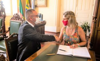 Paula reassume o comando da Prefeitura