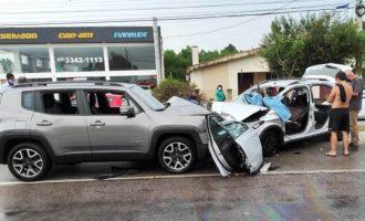 TRÂNSITO :  Vereador é ferido em  colisão no Laranjal