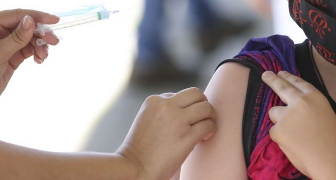 COVID  : Pediatra explica porque dose da vacina para crianças é menor