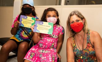 Crianças começam a ser imunizadas contra a Covid-19 em Pelotas