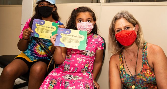 Crianças começam a ser imunizadas contra a Covid-19 em Pelotas