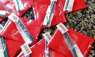 SOLIDARIEDADE : Campanha para entregar 500  “Kits” com lápis e cadernos