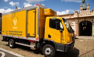Município adquire novo caminhão para distribuição da merenda escolar