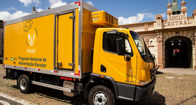 Município adquire novo caminhão para distribuição da merenda escolar