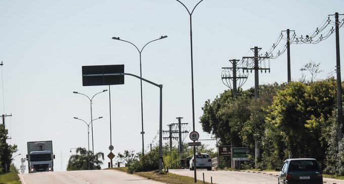 Rotatórias das principais avenidas da cidade recebem iluminação em LED