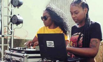 BLACK MUSIC :  Talento feminino das DJs  Vânia e Vanessa