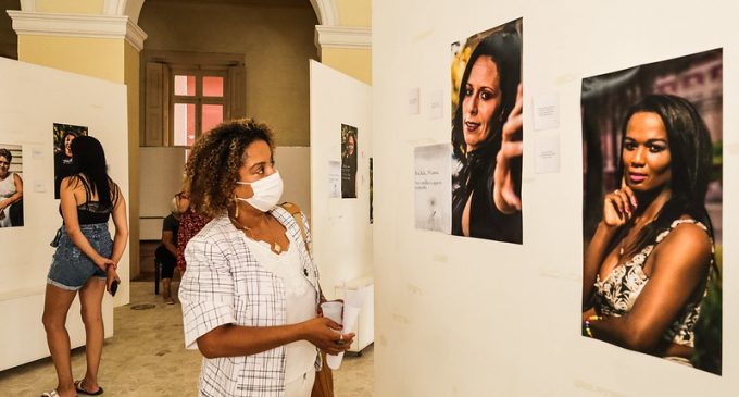 Exposição fotográfica encerra curso de Enfrentamento à Violência contra a mulher