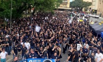 Policiais civis realizam manifestação para que o governador cumpra promessas