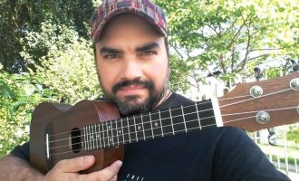 MÚSICA  : Instrumento de cordas Ukulele  em aulas virtuais e presenciais