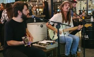 BLOCO DE BLUES :  Improviso com influências do  rock e sonoridade brasileira