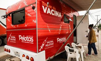 Idosos e crianças começam a receber vacinas contra gripe e sarampo