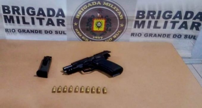 BRIGADA :  Homem é flagrado com pistola