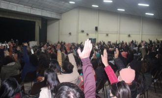 Em assembleia, municipários não rejeitam proposta e decidem continuar negociando com executivo