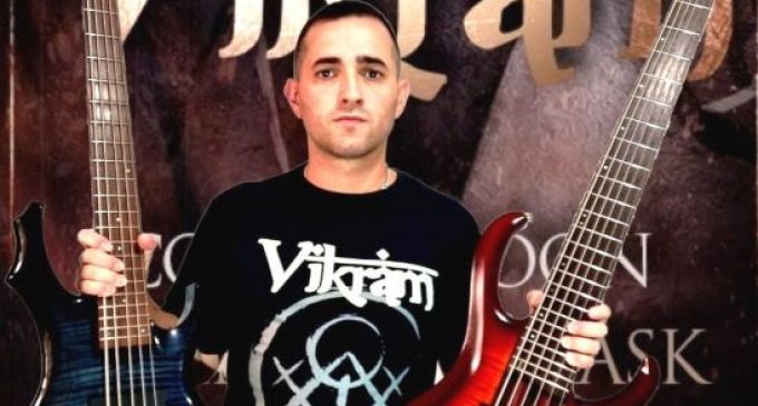 METAL  : Músico local na  banda VIKRAM