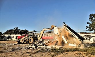 NOVO HOSPITAL REGIONAL : Terreno preparado para receber canteiro de obras