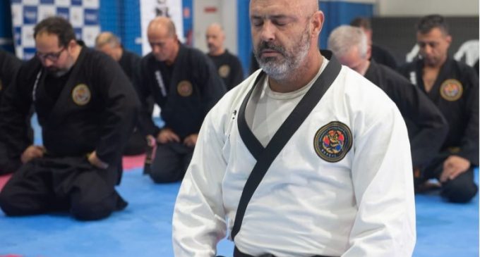 RECORDE MUNDIAL EM PELOTAS  Mestre Alessandro Lucas cumpre desafio das 100 lutas no Hapkido