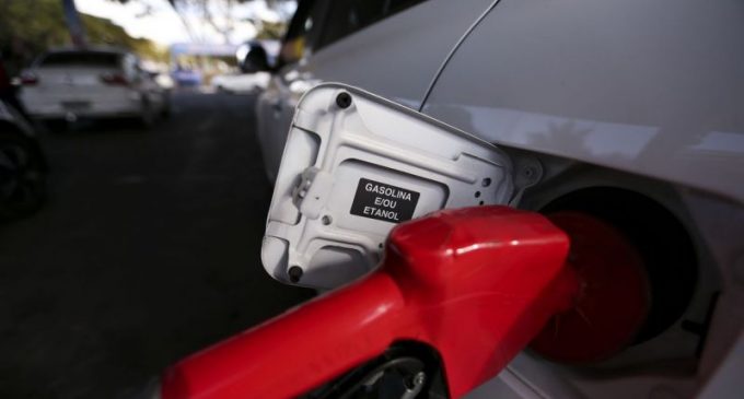 Petrobras reduz preço de venda da gasolina para distribuidoras