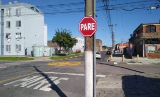 Minirrotatória da Garibaldi com Gomes Carneiro está concluída