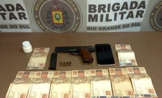 Homem é preso com pistola no Centro de Pelotas