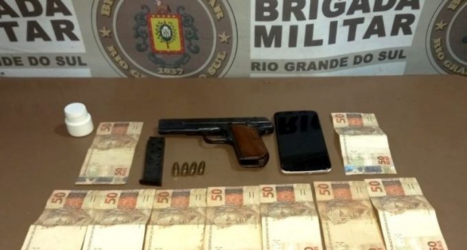 Homem é preso com pistola no Centro de Pelotas