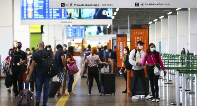 Anvisa aprova fim da obrigatoriedade de máscaras em aviões