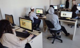 Alunos de escolas municipais de Pelotas fazem curso de programação