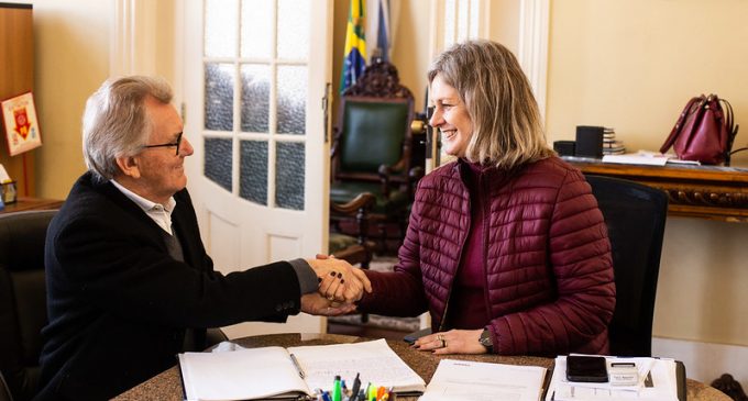 VIAGEM PARA BAHIA E ALAGOAS : Paula transmite comando do Executivo ao vice Idemar