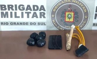 Menor é flagrado arremessando  maconha para o pátio do Presídio