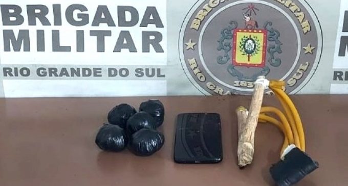 Menor é flagrado arremessando  maconha para o pátio do Presídio