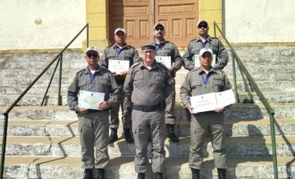 Homenagem a policiais do 4º BPM