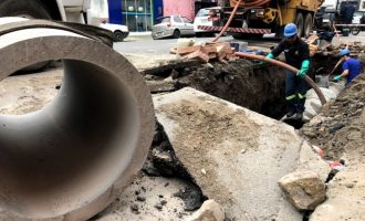 Tubulação de drenagem é substituída em trecho da rua Tiradentes