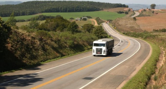 Transportadores rodoviários de carga não precisarão renovar registro