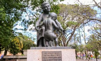 Monumento às Mães de Antônio Caringi passa por conservação e restauro para recuperação de danos de vandalismo