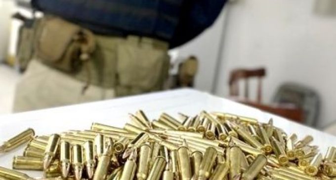 POLÍCIA RODOVIÁRIA :  Mulher é flagrada com  200 munições de fuzil