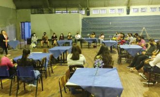 EDUCAÇÃO  : Projeto “Tod@s por Uma” debate  a violência doméstica com alunos