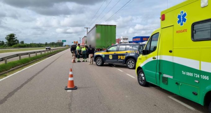 PRF atende acidente fatal envolvendo ciclista e caminhão em Pelotas