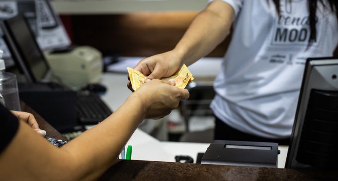 Procon orienta consumidores para compras de Natal e Ano Novo